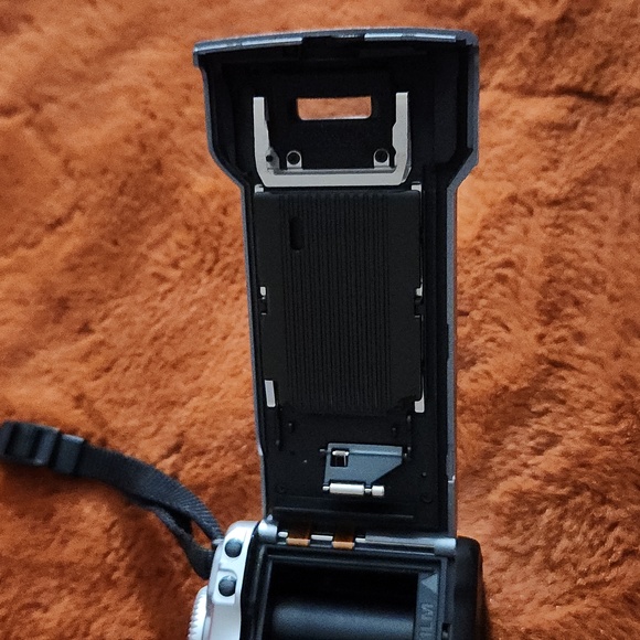 CANON EOS REBEL TI FILM CAMERA THIS IS A WOUNDERFUL CAMERA IF YOU DO B&W - Picture 5 of 11